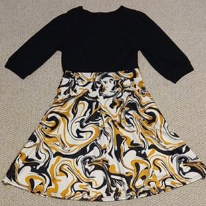Black and Swirl Pattern Dress Size L